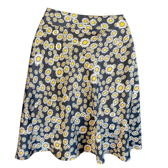 FREE PEOPLE Phoebe Daisy-print Mini Skirt
In Black and yellow sz 10 preloved - Picture 8 of 9
